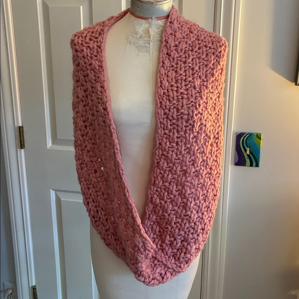 Loopy Mango Chunky Pink Knit Infinity Scarf - Picture 3 of 7